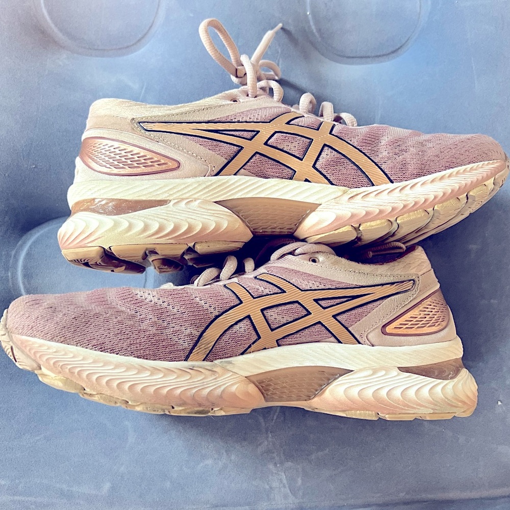 Asics women’s gel-nimbus 22